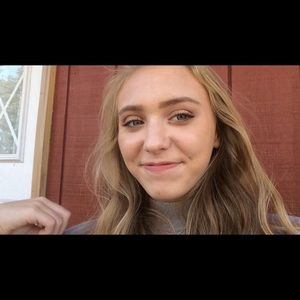 Meet your Posher, Abby